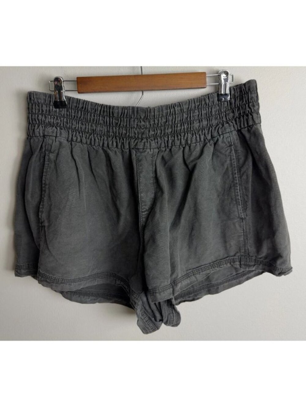 Aerie Gray Pull-On Shorts Size Large Elastic Waist Casual Women’s